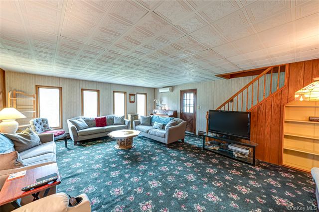 55 Ball Park Lane, Hicksville, NY 11801