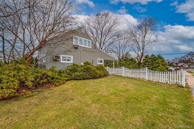 55 Ball Park Lane, Hicksville, NY 11801