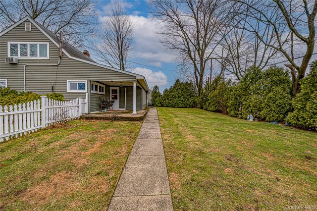 55 Ball Park Lane, Hicksville, NY 11801