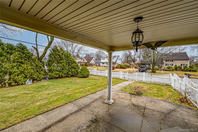 55 Ball Park Lane, Hicksville, NY 11801