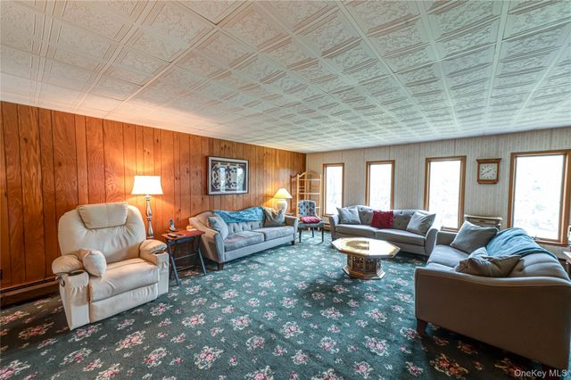 55 Ball Park Lane, Hicksville, NY 11801