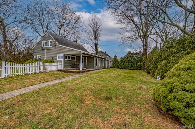 55 Ball Park Lane, Hicksville, NY 11801