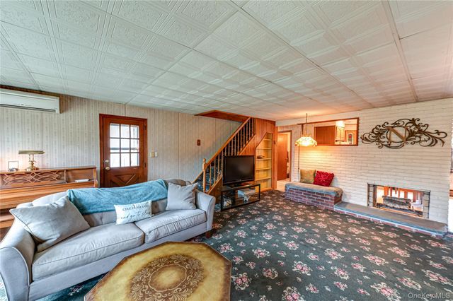 55 Ball Park Lane, Hicksville, NY 11801