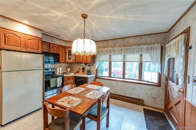 55 Ball Park Lane, Hicksville, NY 11801