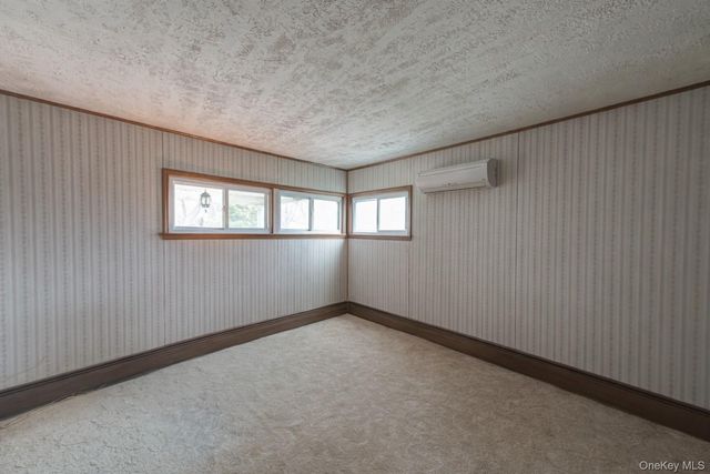 55 Ball Park Lane, Hicksville, NY 11801