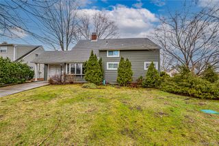 55 Ball Park Lane, Hicksville, NY 11801