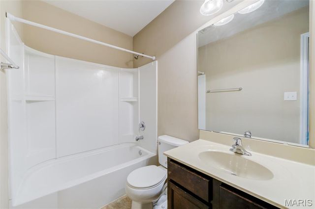 1844 Sterling Oaks Drive, St Peters, MO 63376