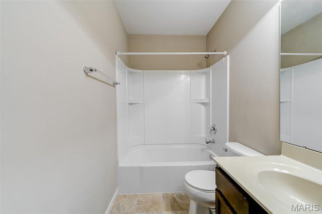 1844 Sterling Oaks Drive, St Peters, MO 63376