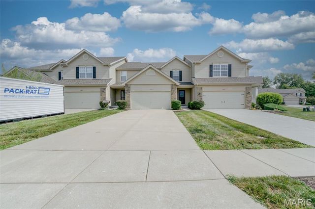 1844 Sterling Oaks Drive, St Peters, MO 63376
