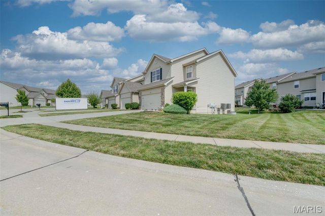 1844 Sterling Oaks Drive, St Peters, MO 63376