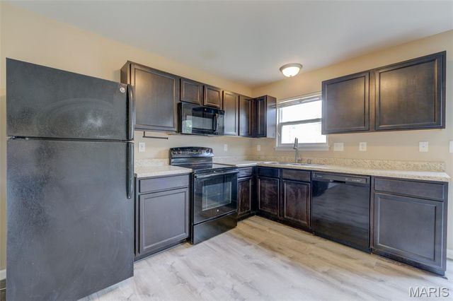 1844 Sterling Oaks Drive, St Peters, MO 63376