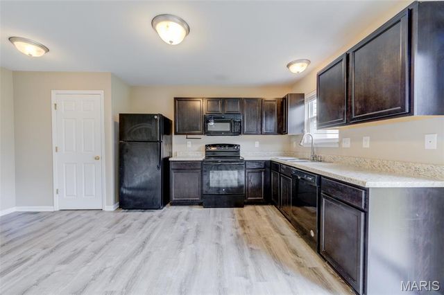 1844 Sterling Oaks Drive, St Peters, MO 63376
