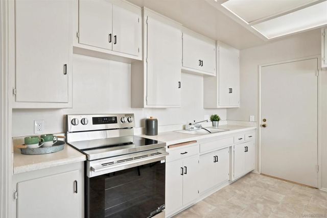 3636 Tomahawk Ln, San Diego, CA 92117