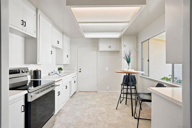 3636 Tomahawk Ln, San Diego, CA 92117