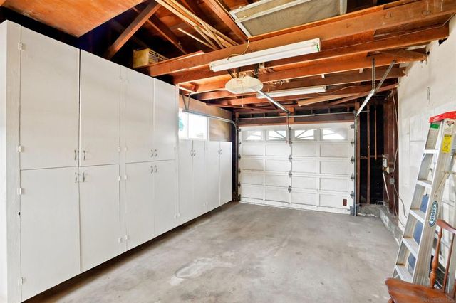3636 Tomahawk Ln, San Diego, CA 92117