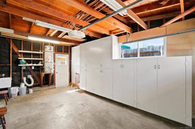 3636 Tomahawk Ln, San Diego, CA 92117