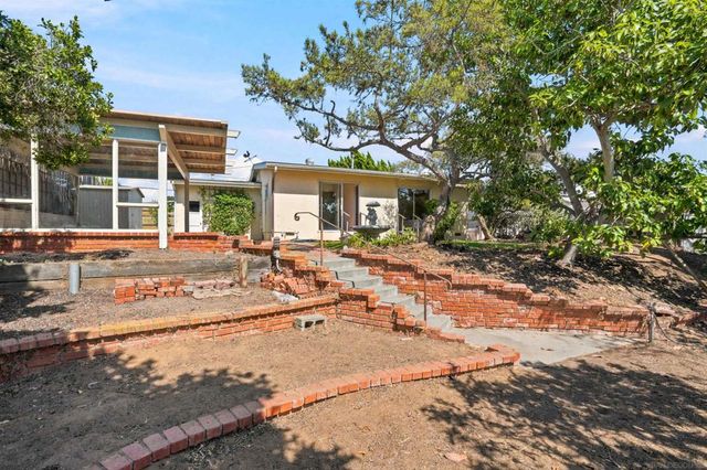 3636 Tomahawk Ln, San Diego, CA 92117