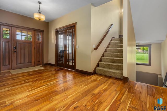 6813 E Limestone Cir Circle, Sioux Falls, SD 57110