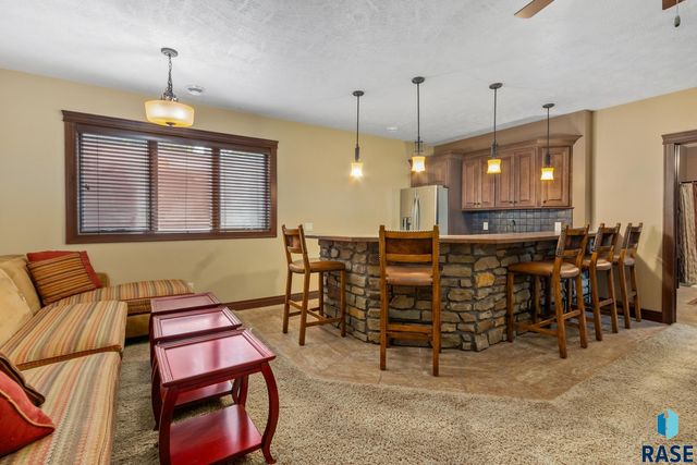 6813 E Limestone Cir Circle, Sioux Falls, SD 57110