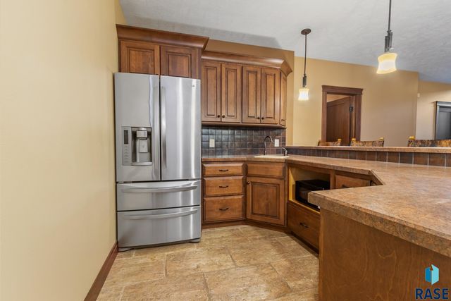 6813 E Limestone Cir Circle, Sioux Falls, SD 57110