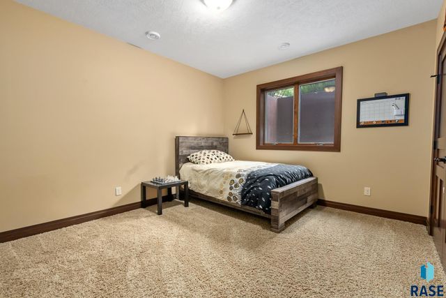 6813 E Limestone Cir Circle, Sioux Falls, SD 57110