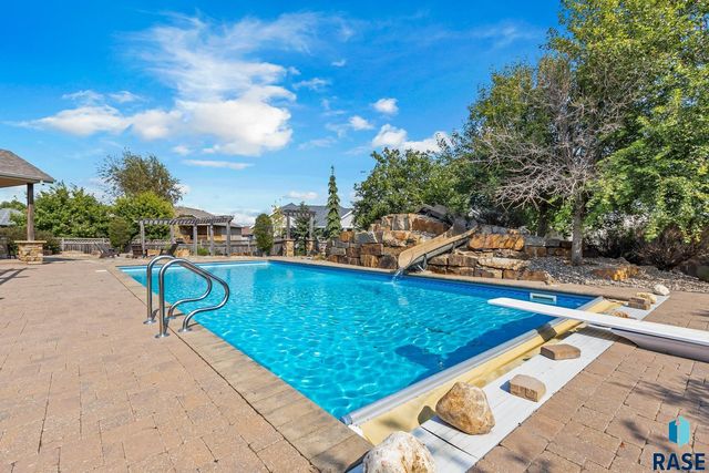 6813 E Limestone Cir Circle, Sioux Falls, SD 57110