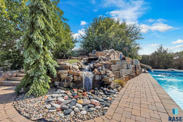 6813 E Limestone Cir Circle, Sioux Falls, SD 57110