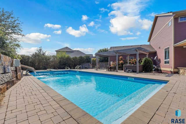 6813 E Limestone Cir Circle, Sioux Falls, SD 57110