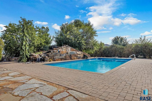 6813 E Limestone Cir Circle, Sioux Falls, SD 57110