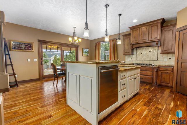 6813 E Limestone Cir Circle, Sioux Falls, SD 57110