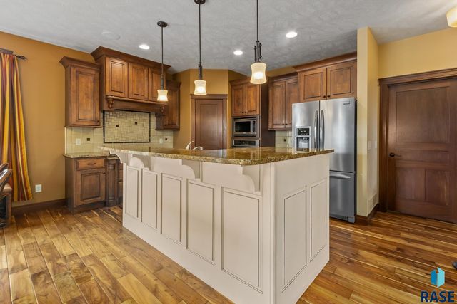 6813 E Limestone Cir Circle, Sioux Falls, SD 57110