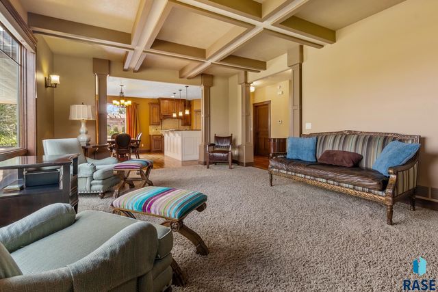 6813 E Limestone Cir Circle, Sioux Falls, SD 57110