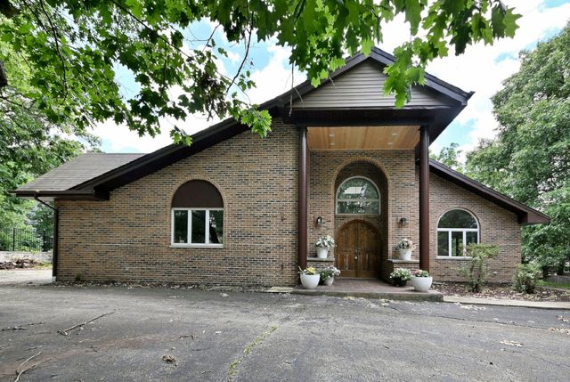 8951 W 99th Street, Palos Hills, IL 60465