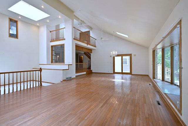 8951 W 99th Street, Palos Hills, IL 60465