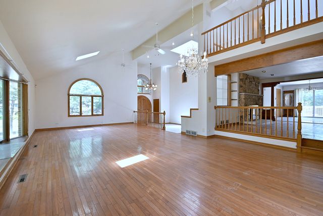 8951 W 99th Street, Palos Hills, IL 60465
