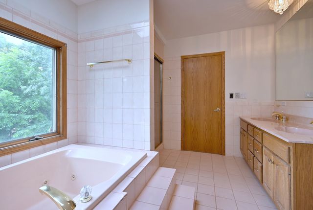 8951 W 99th Street, Palos Hills, IL 60465