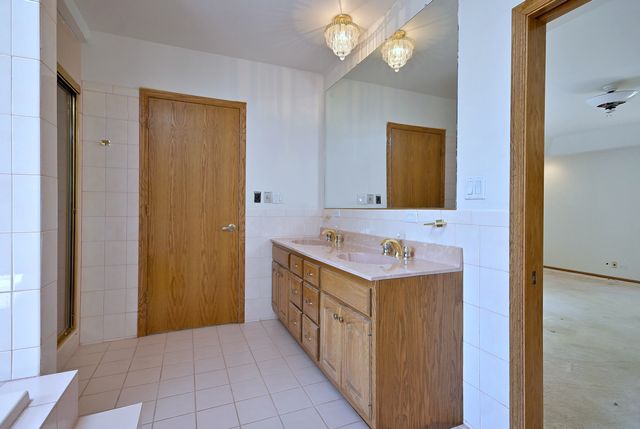 8951 W 99th Street, Palos Hills, IL 60465