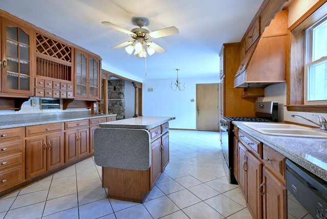 8951 W 99th Street, Palos Hills, IL 60465