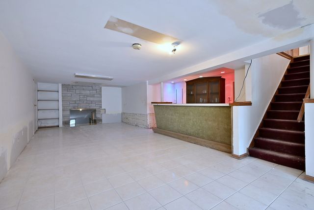 8951 W 99th Street, Palos Hills, IL 60465