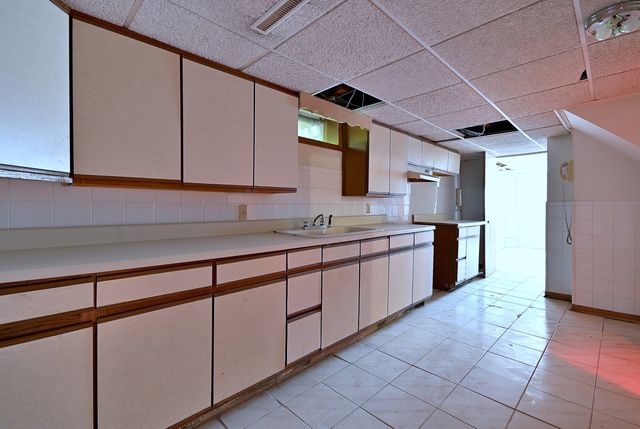 8951 W 99th Street, Palos Hills, IL 60465