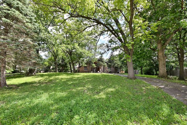 8951 W 99th Street, Palos Hills, IL 60465