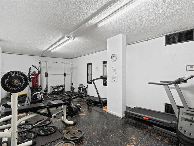 111 Golden Isles Dr G8, Hallandale Beach, FL 33009