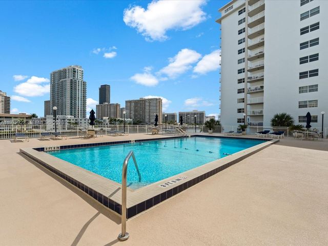 111 Golden Isles Dr G8, Hallandale Beach, FL 33009