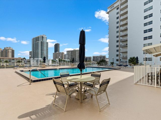 111 Golden Isles Dr G8, Hallandale Beach, FL 33009