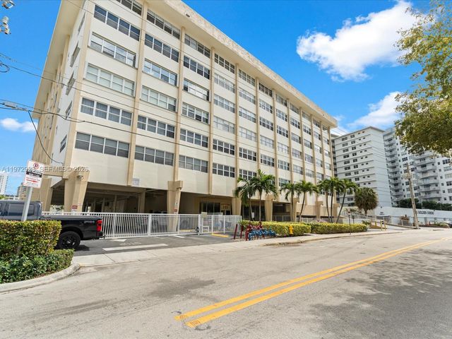 111 Golden Isles Dr G8, Hallandale Beach, FL 33009