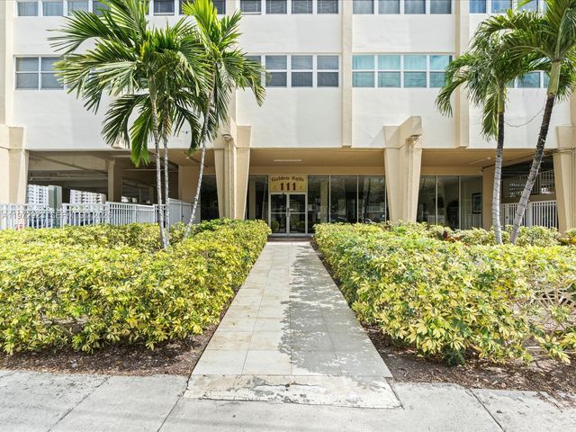 111 Golden Isles Dr G8, Hallandale Beach, FL 33009