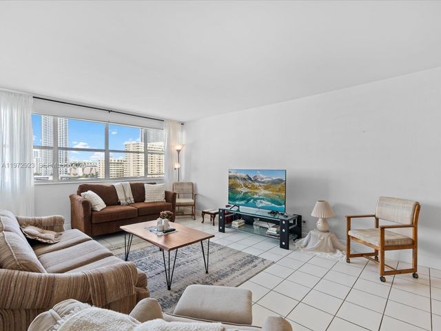 111 Golden Isles Dr G8, Hallandale Beach, FL 33009