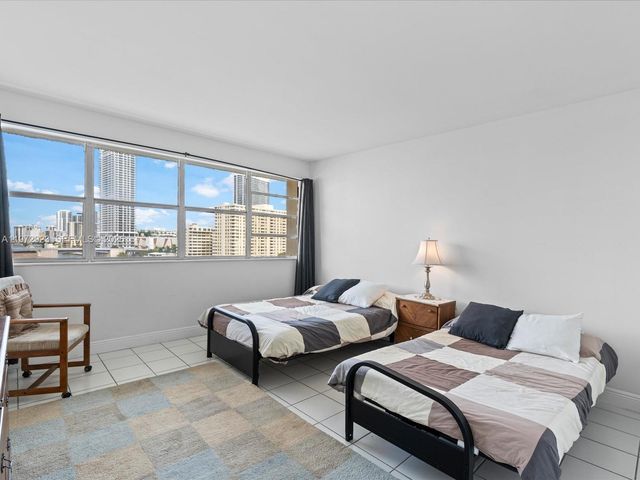 111 Golden Isles Dr G8, Hallandale Beach, FL 33009