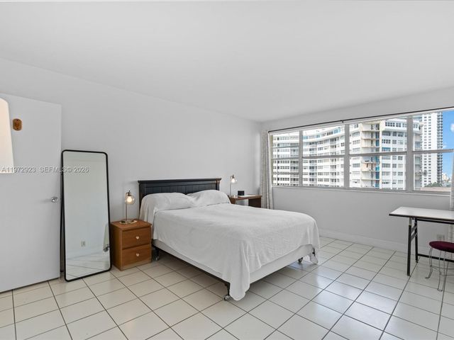 111 Golden Isles Dr G8, Hallandale Beach, FL 33009