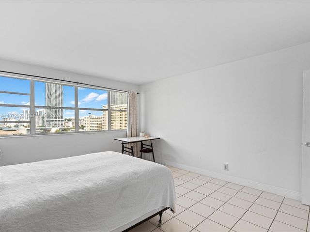 111 Golden Isles Dr G8, Hallandale Beach, FL 33009